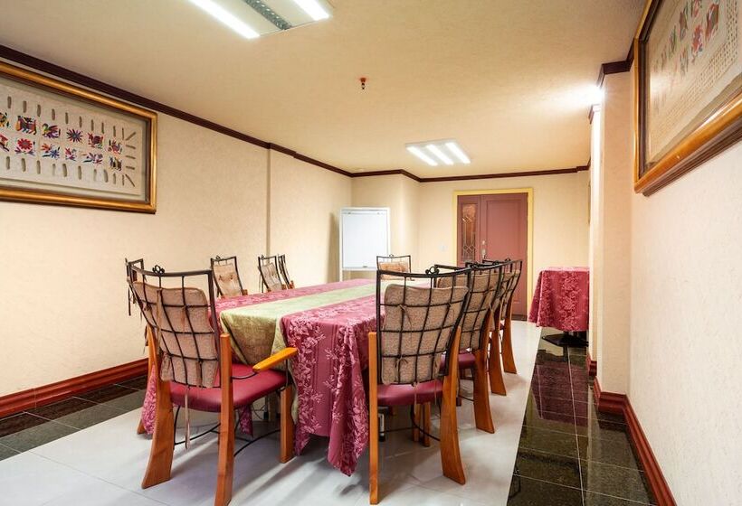 فندق Howard Johnson By Wyndham Toluca