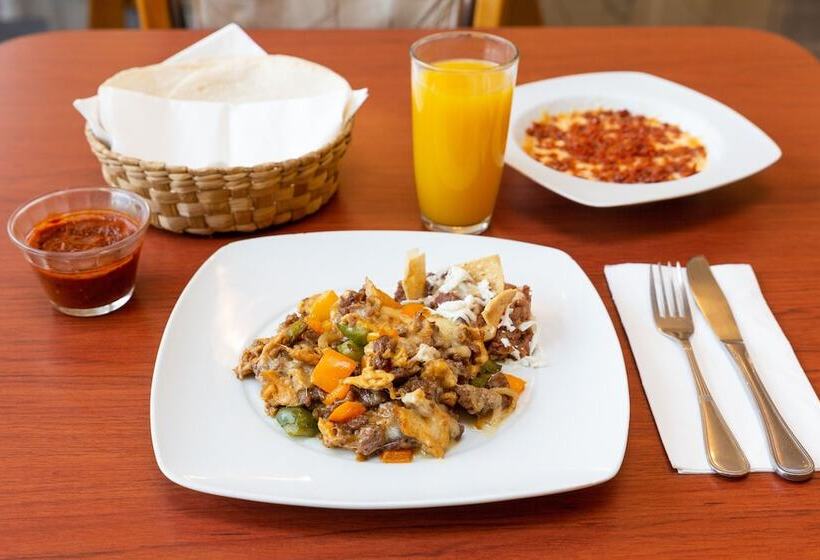 فندق Howard Johnson By Wyndham Toluca