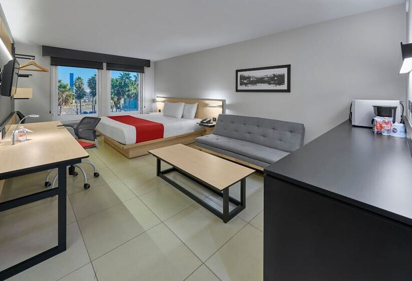 בית מלון כפרי City Express By Marriott Los Mochis