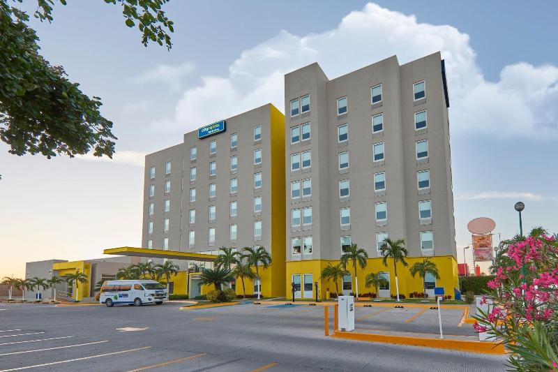 בית מלון כפרי City Express By Marriott Los Mochis