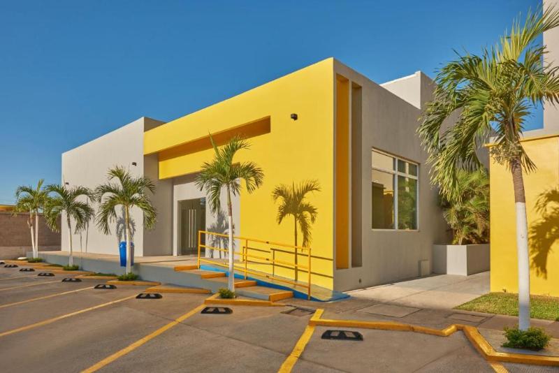 בית מלון כפרי City Express By Marriott Los Mochis