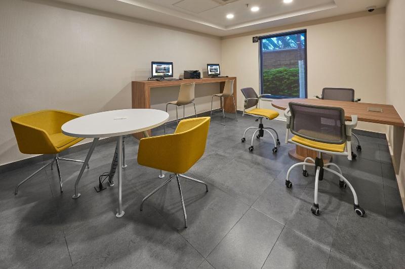 בית מלון כפרי City Express By Marriott Los Mochis