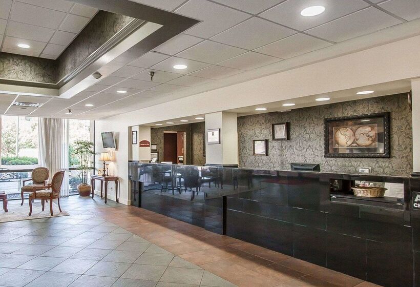 فندق Clarion Inn