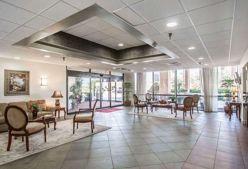 فندق Clarion Inn