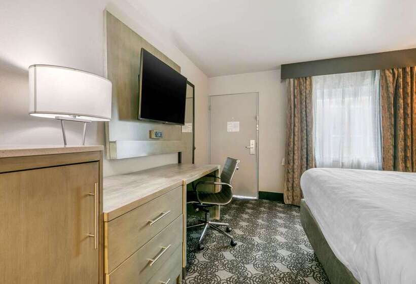 فندق Clarion Inn