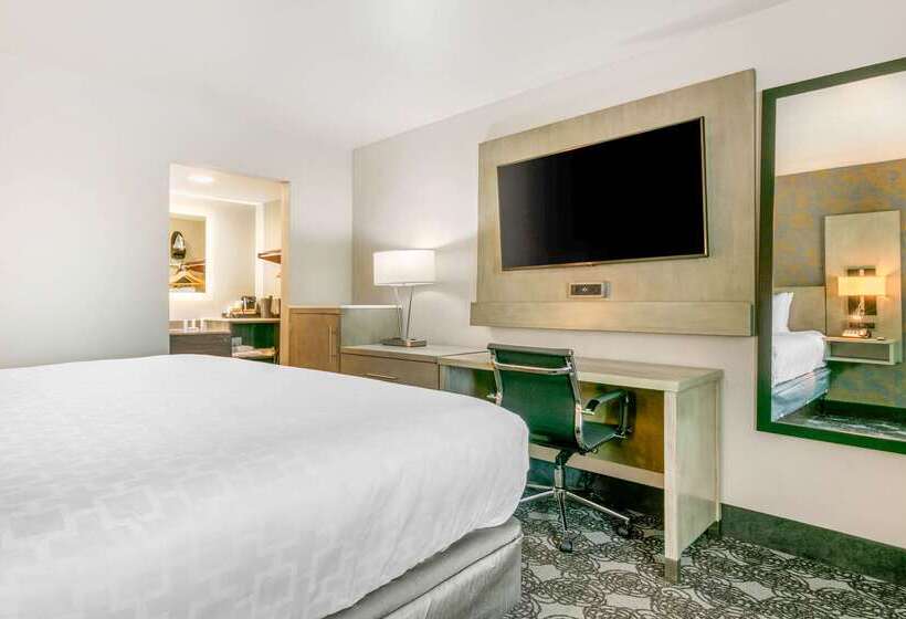 فندق Clarion Inn