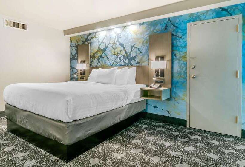 فندق Clarion Inn