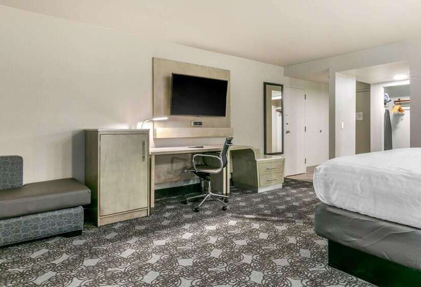 فندق Clarion Inn