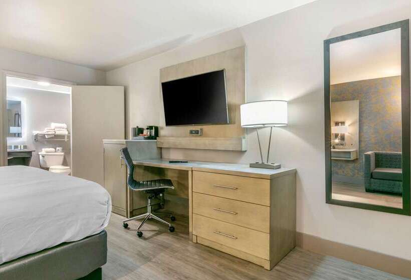 فندق Clarion Inn