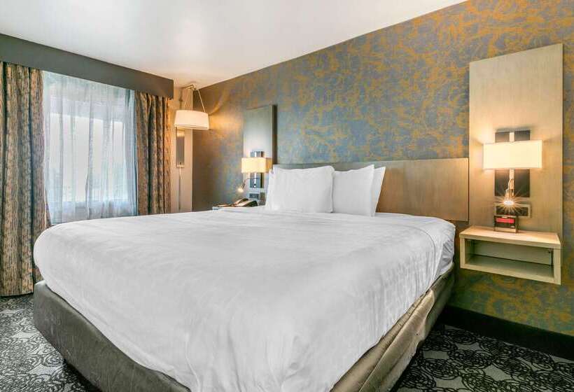 فندق Clarion Inn