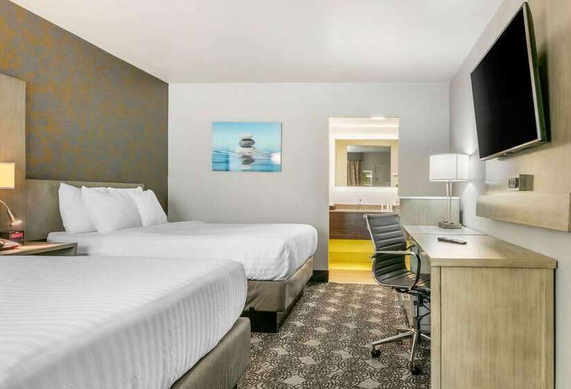 فندق Clarion Inn