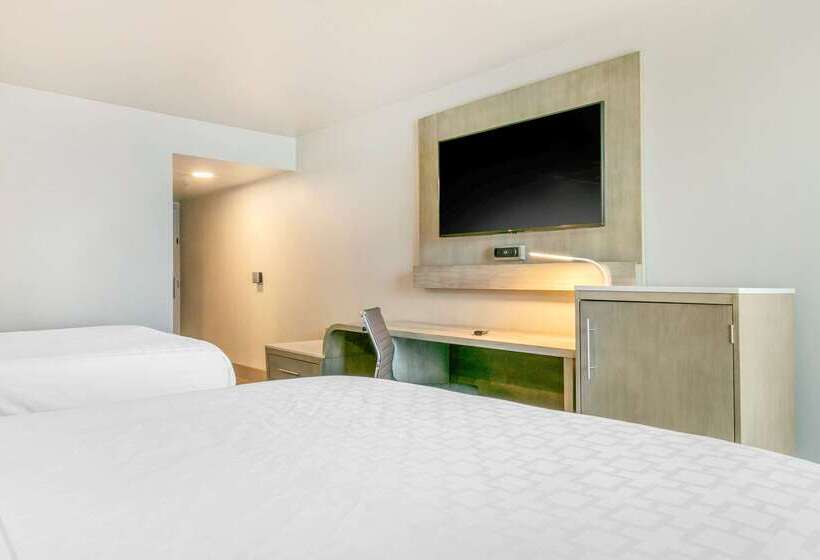 فندق Clarion Inn