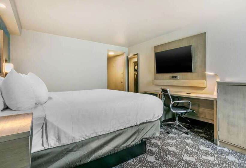 فندق Clarion Inn