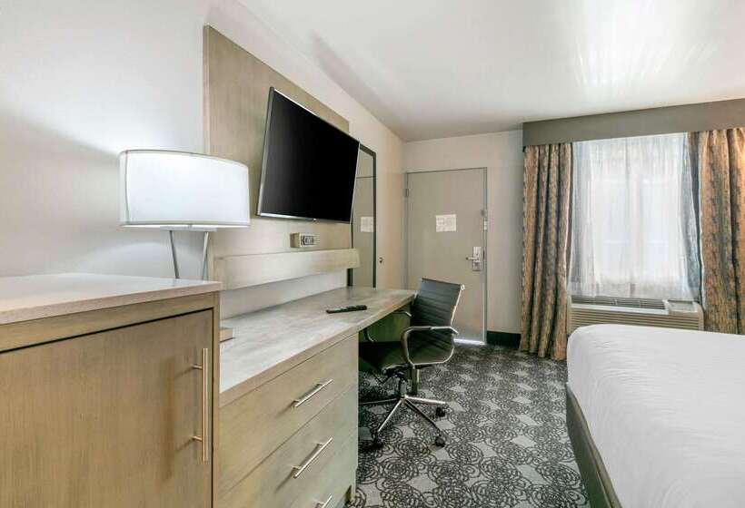酒店 Clarion Inn