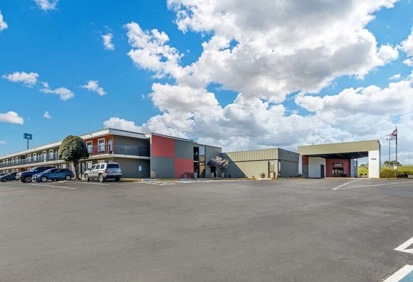 فندق Clarion Inn