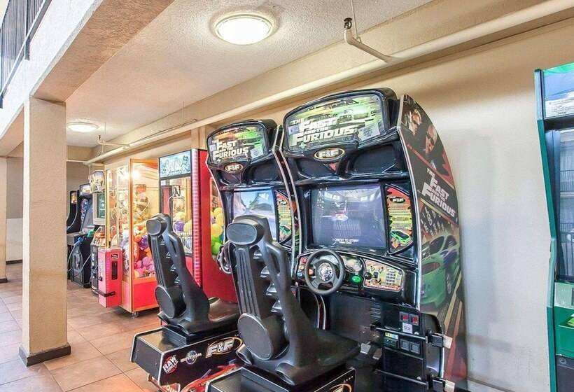 فندق Clarion Inn