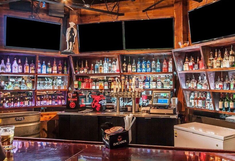 فندق Clarion Inn