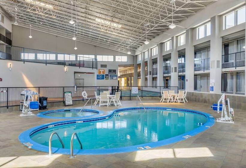 فندق Clarion Inn