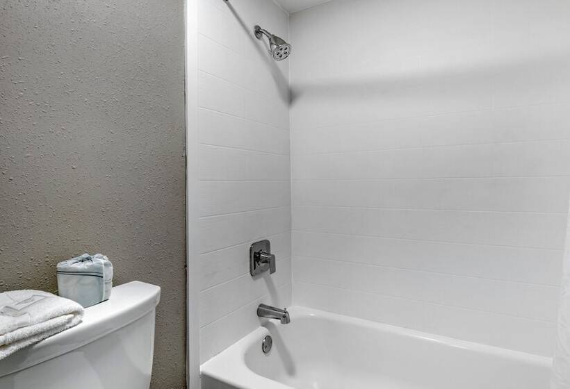 فندق Clarion Inn