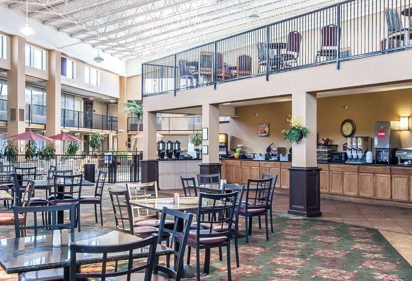 فندق Clarion Inn