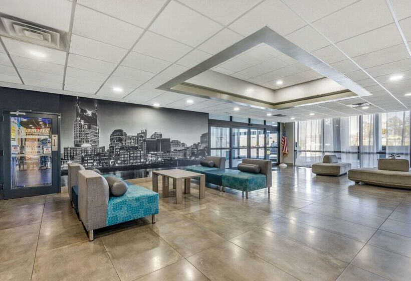 فندق Clarion Inn