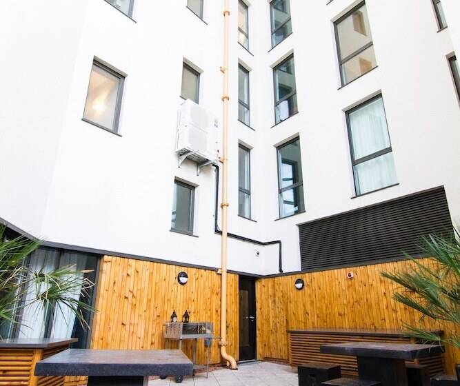 Clayton Hotel Cardiff