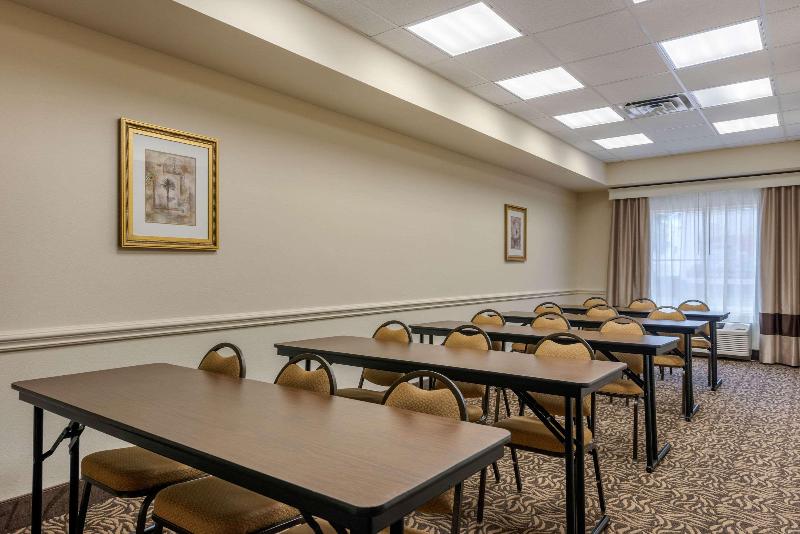 فندق Comfort Inn & Suites Airport