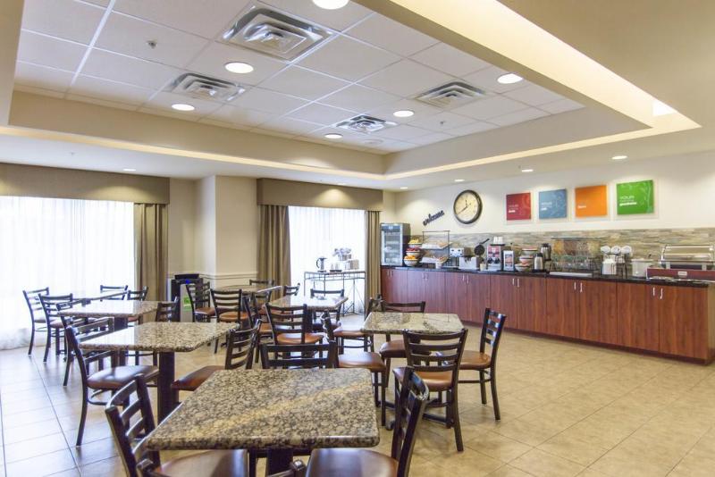 فندق Comfort Inn & Suites Airport