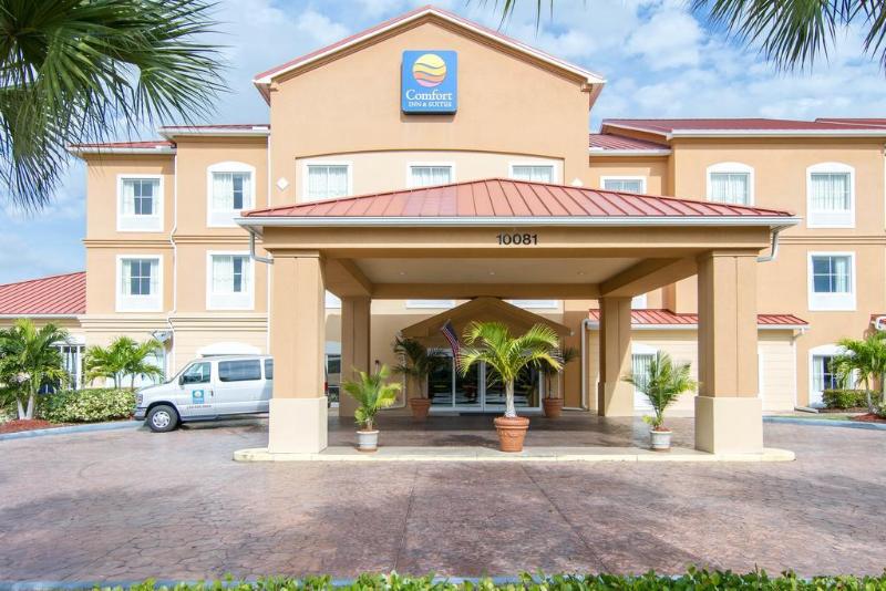 בית מלון כפרי Comfort Inn & Suites Airport