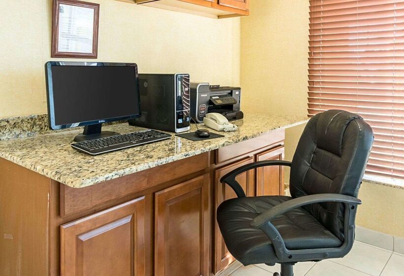 ホテル Comfort Inn & Suites Chesapeake  Portsmouth