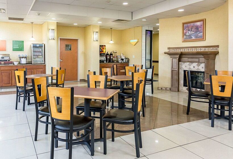 ホテル Comfort Inn & Suites Chesapeake  Portsmouth