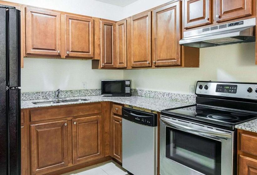 ホテル Comfort Inn & Suites Chesapeake  Portsmouth