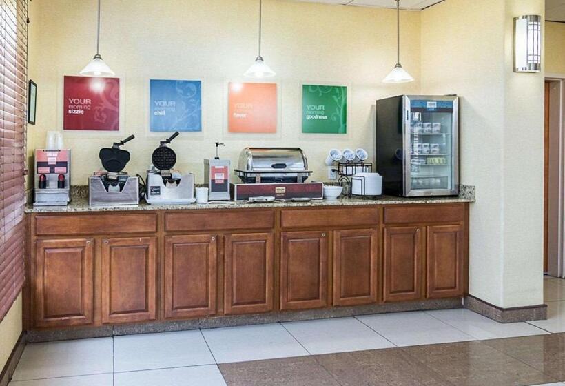 ホテル Comfort Inn & Suites Chesapeake  Portsmouth