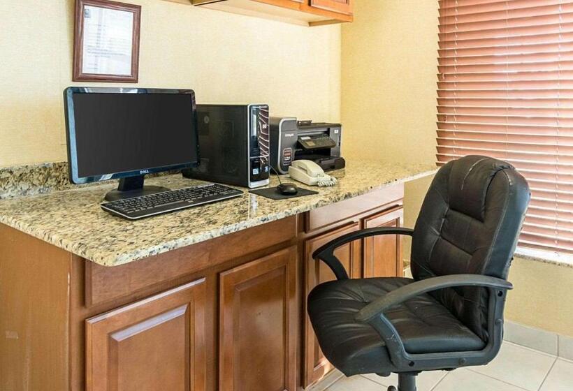 ホテル Comfort Inn & Suites Chesapeake  Portsmouth