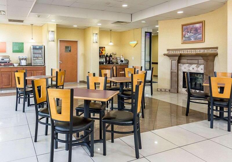 ホテル Comfort Inn & Suites Chesapeake  Portsmouth