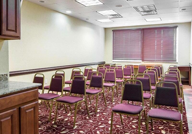 ホテル Comfort Inn & Suites Chesapeake  Portsmouth