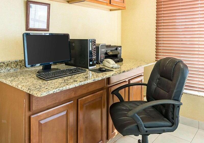 هتل Comfort Inn & Suites Chesapeake  Portsmouth