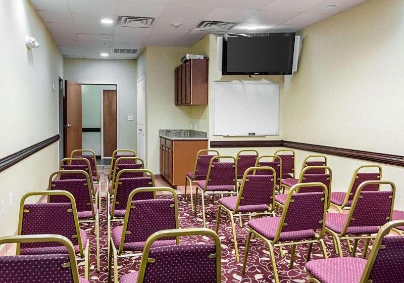 ホテル Comfort Inn & Suites Chesapeake  Portsmouth