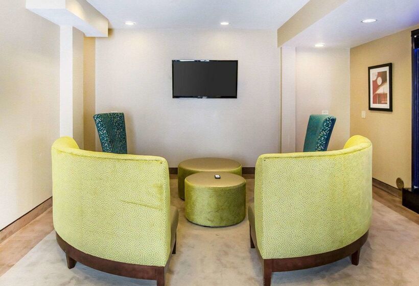 Отель Comfort Inn & Suites Near Tinley Park Amphitheater