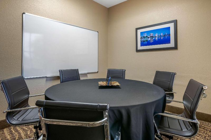 فندق Comfort Inn & Suites Northeast  Gateway