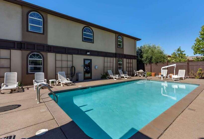 호텔 Comfort Inn & Suites Ukiah Mendocino County