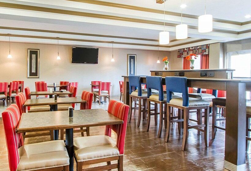 فندق Comfort Suites