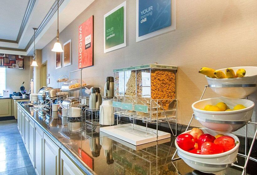 فندق Comfort Suites