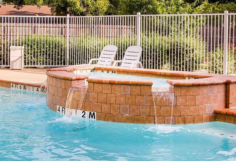 فندق Comfort Suites