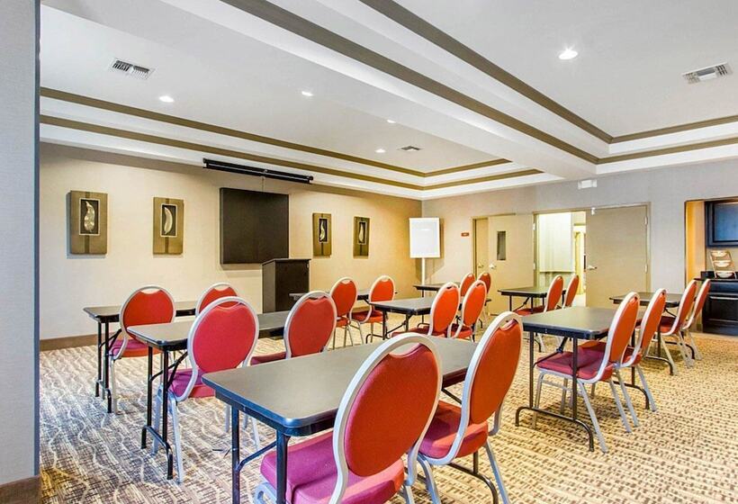 فندق Comfort Suites