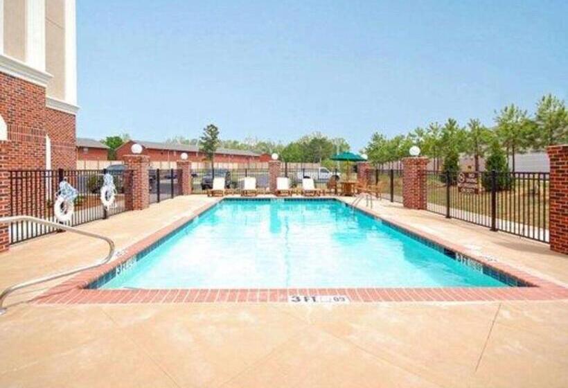 فندق Comfort Suites Airport