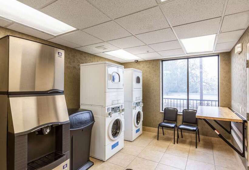 ホテル Comfort Suites Alamo Riverwalk