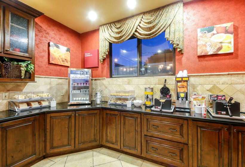 ホテル Comfort Suites Alamo Riverwalk