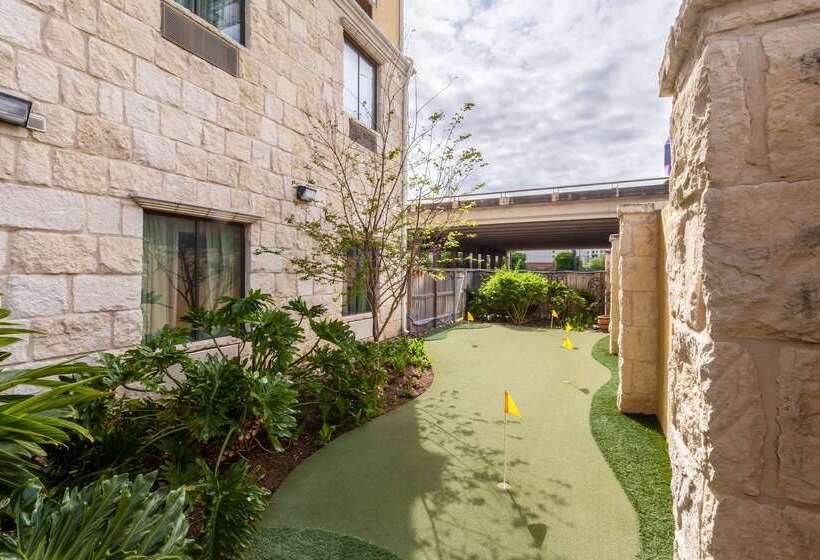 ホテル Comfort Suites Alamo Riverwalk