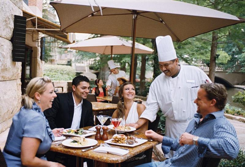 ホテル Comfort Suites Alamo Riverwalk